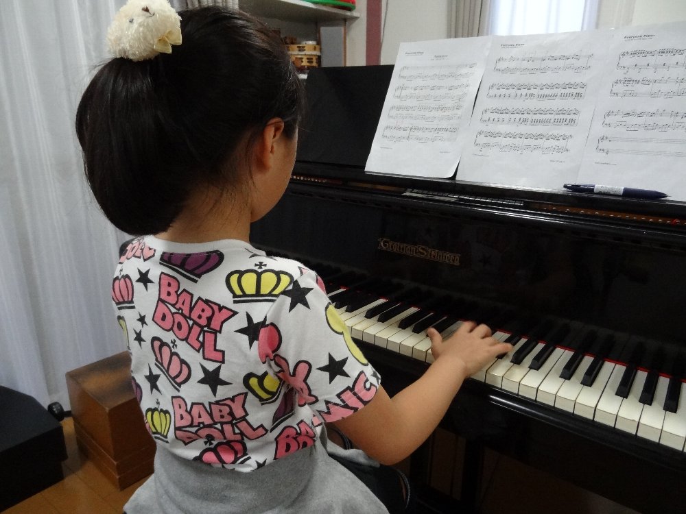 小学3年生のピアノレッスンの様子
